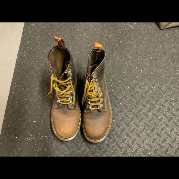 womens size 4 dr martens